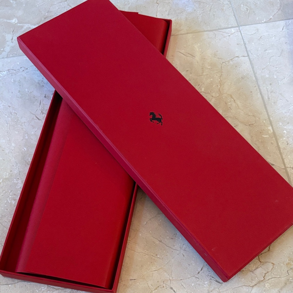 Luxury Ferrari Red Boxes - Picture 5 of 6